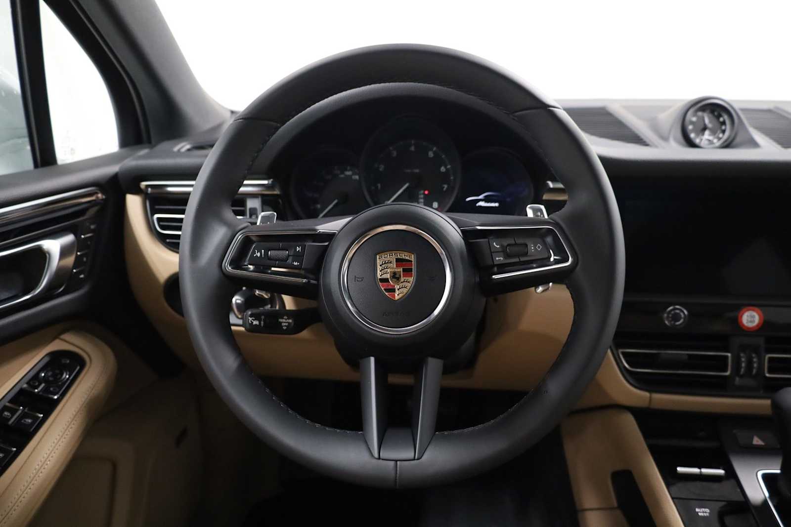 Thumbnail: 2026 Porsche Macan - 25