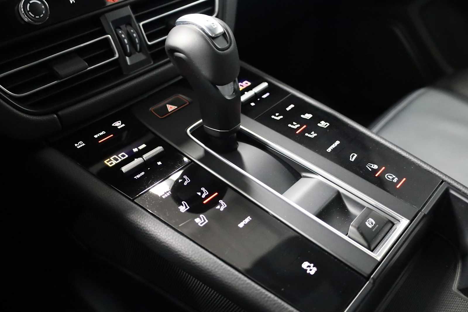 Thumbnail: 2025 Porsche Macan - 30