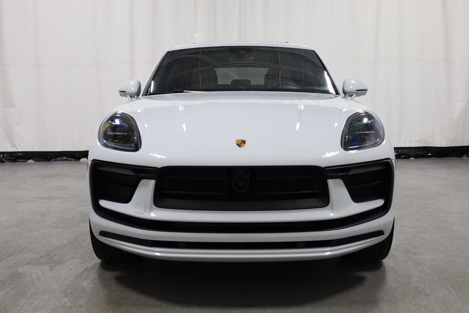 Thumbnail: 2023 Porsche Macan - 14
