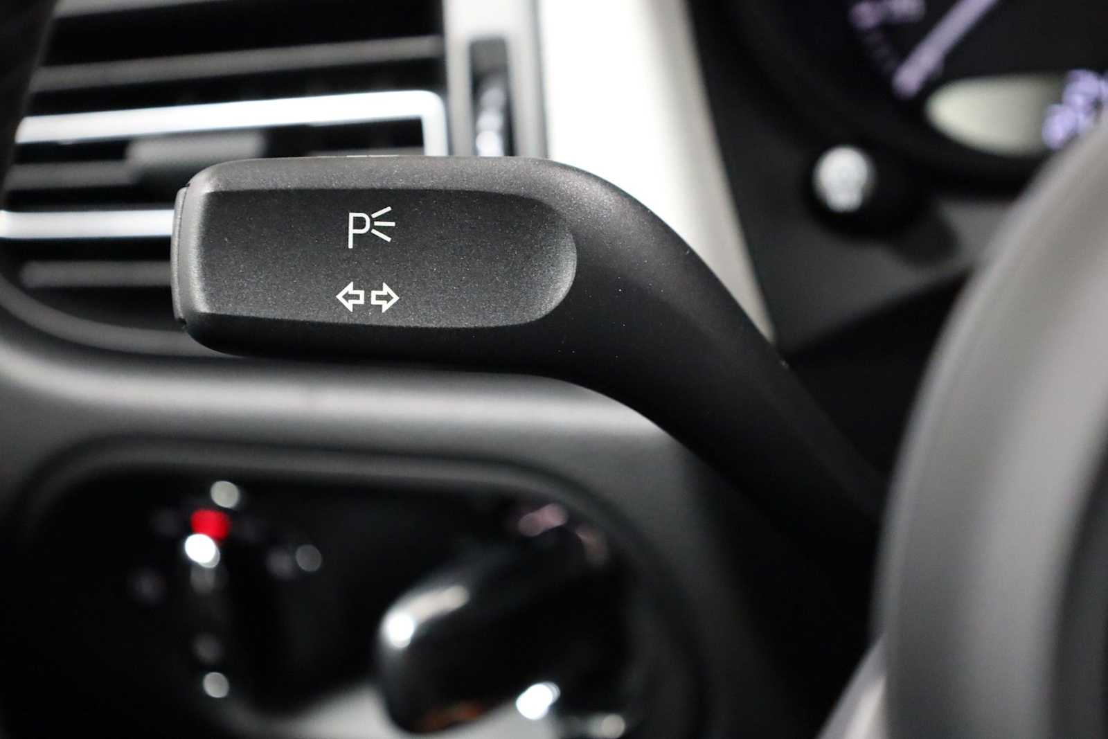 Thumbnail: 2026 Porsche Macan - 31