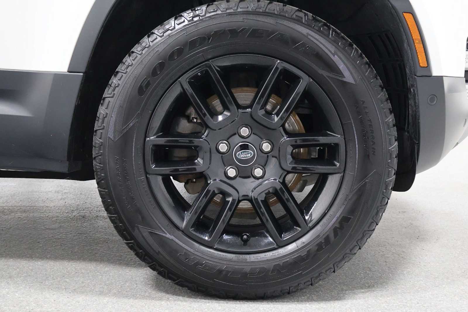 Thumbnail: 2022 Land Rover Defender - 11