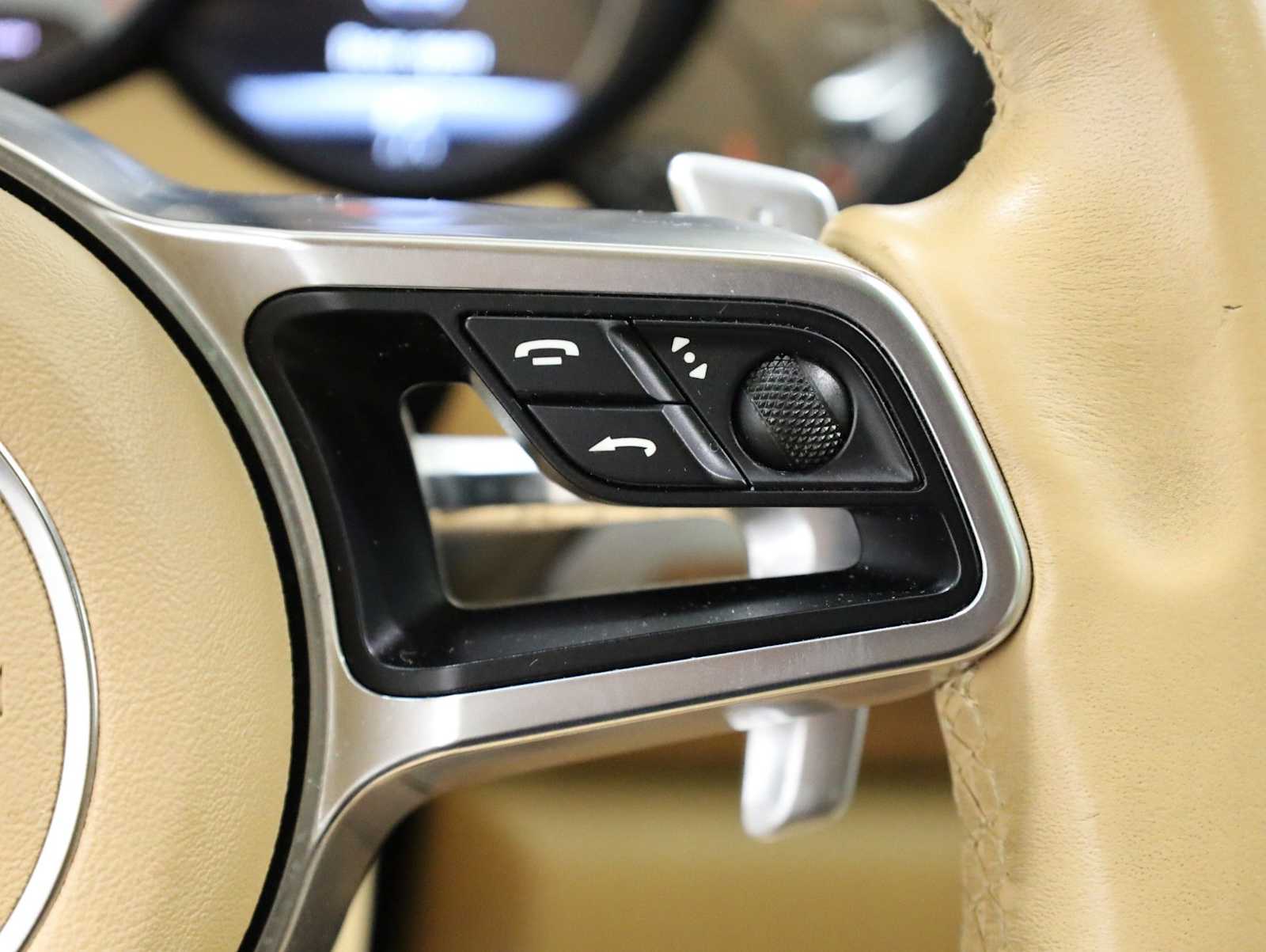 Thumbnail: 2015 Porsche Cayenne - 28