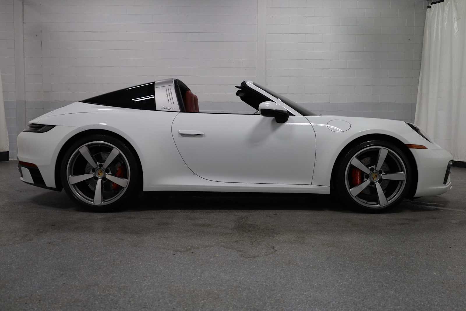 Thumbnail: 2024 Porsche 911 - 9