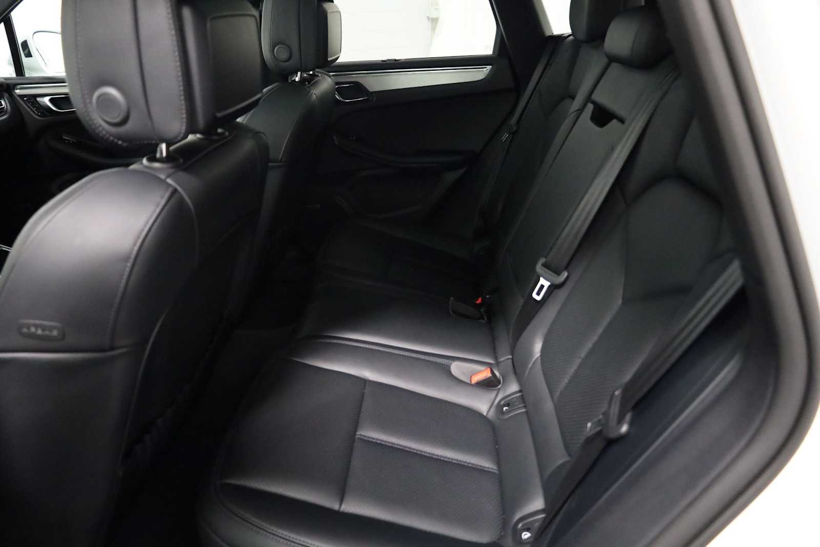 Thumbnail: 2026 Porsche Macan - 34