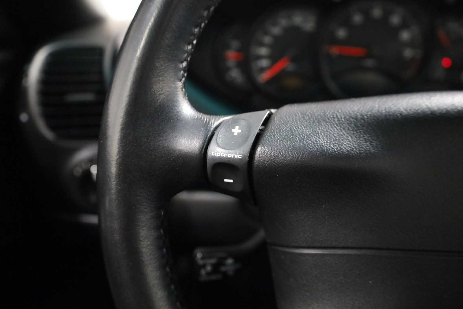 Thumbnail: 2001 Porsche 911 - 25