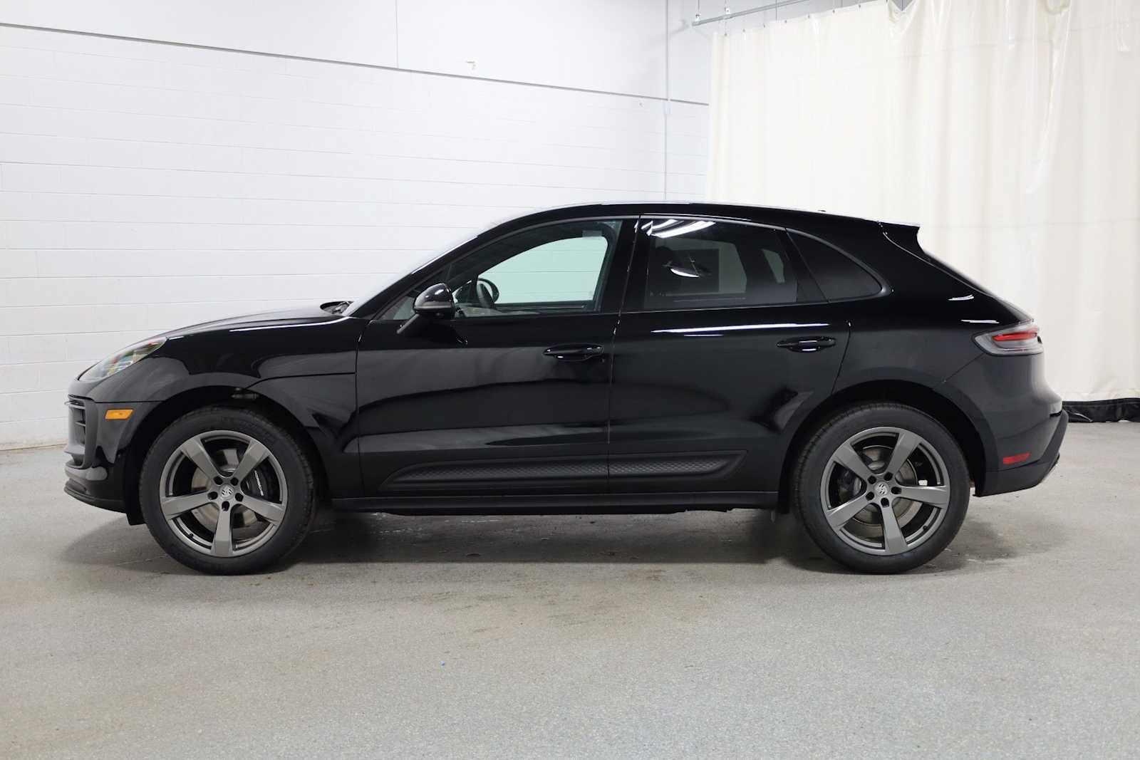 Thumbnail: 2026 Porsche Macan - 2