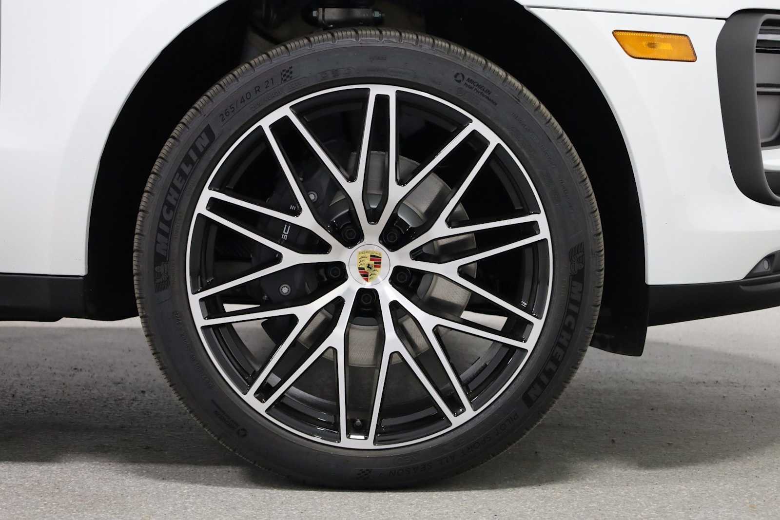 Thumbnail: 2026 Porsche Macan - 12