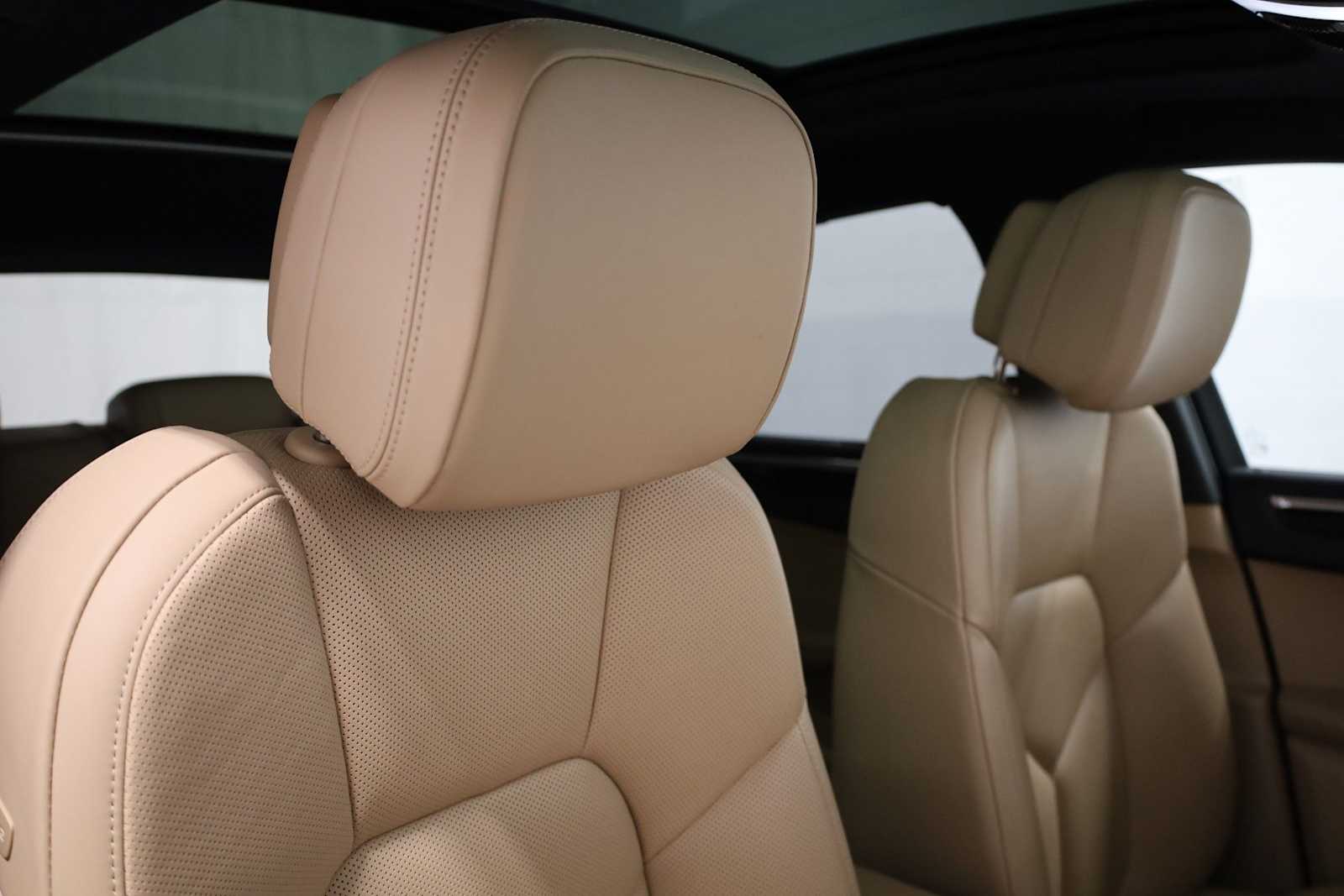 Thumbnail: 2024 Porsche Macan - 22