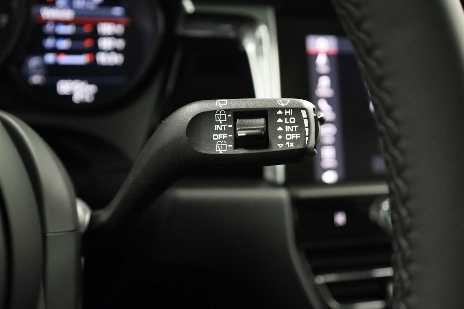 Thumbnail: 2026 Porsche Macan - 30