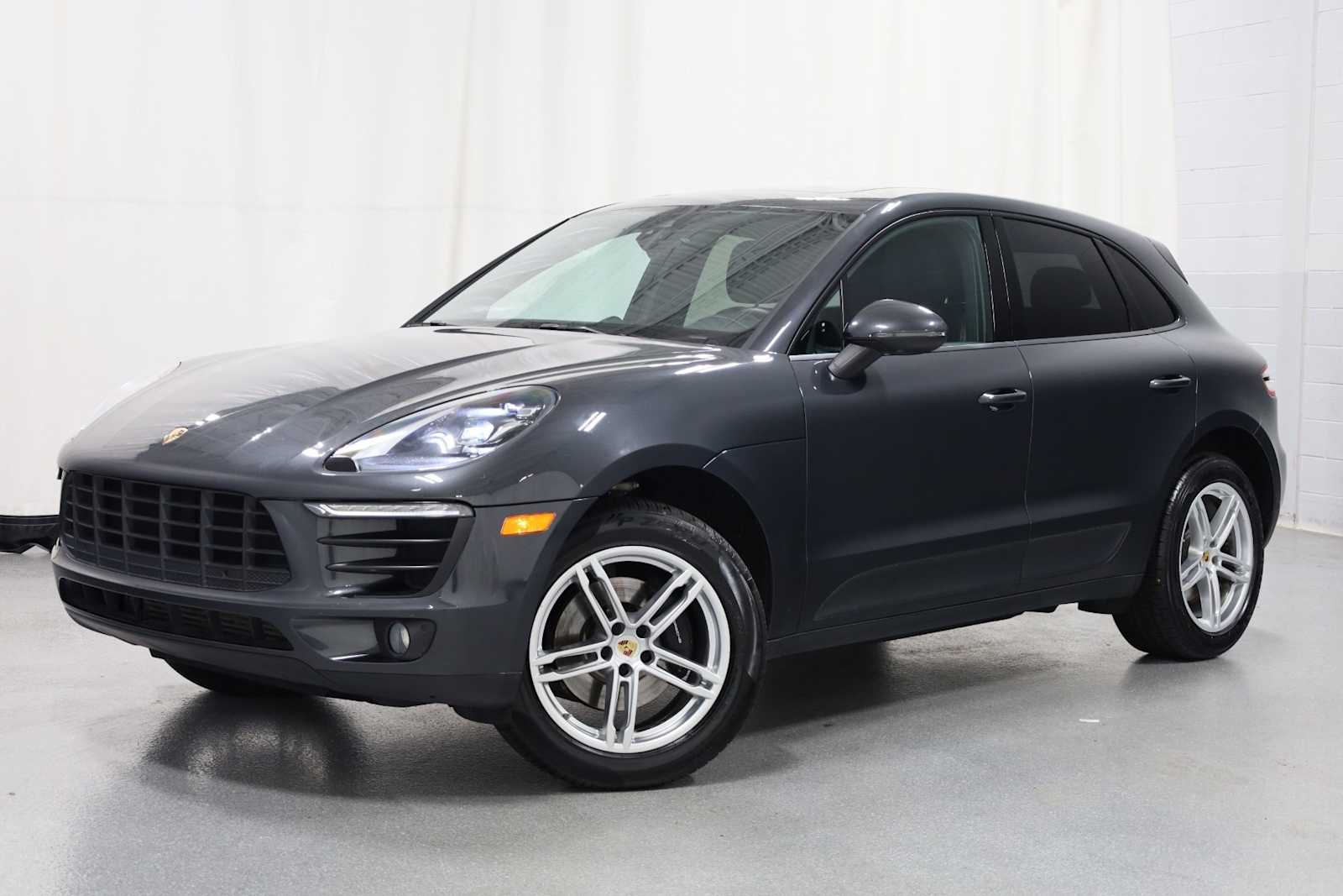 Thumbnail: 2018 Porsche Macan - 1