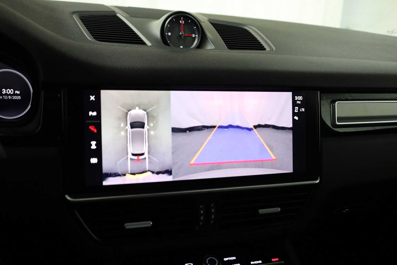 Thumbnail: 2023 Porsche Cayenne - 34