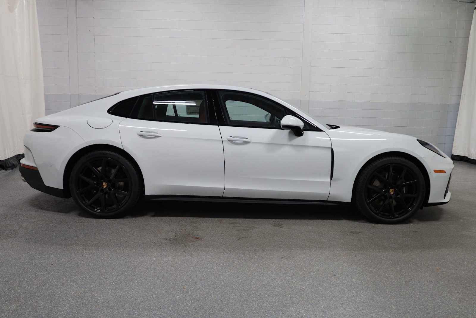 Thumbnail: 2026 Porsche Panamera - 10