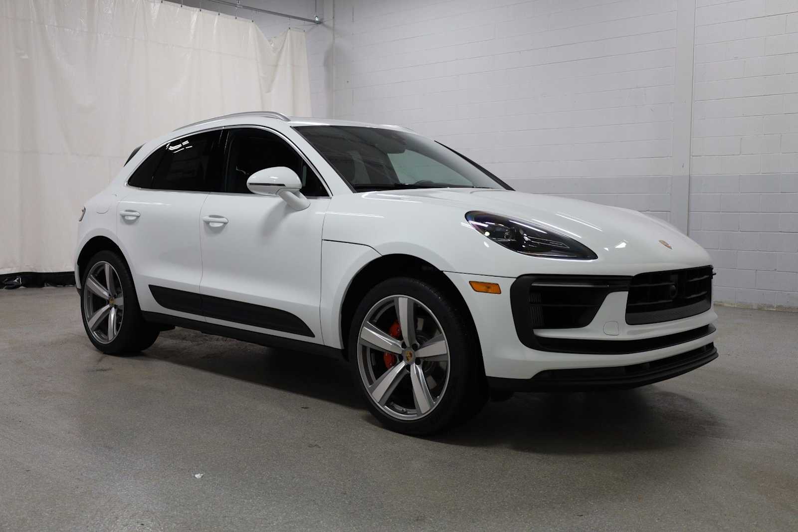 Thumbnail: 2026 Porsche Macan - 13