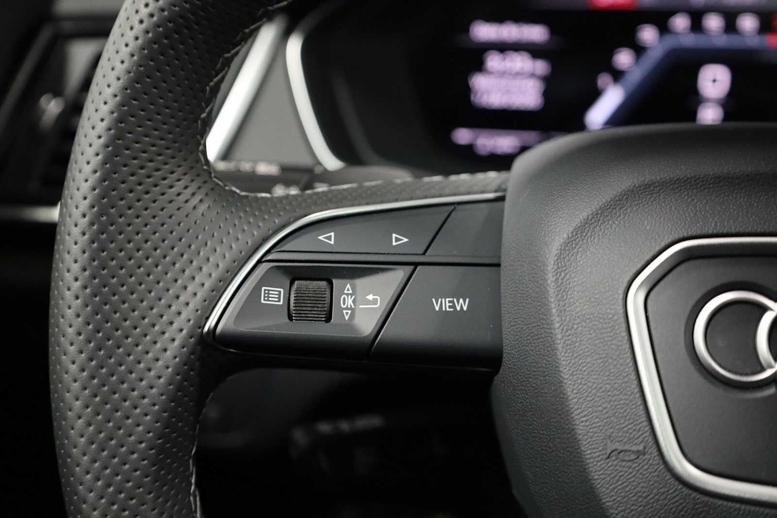 Thumbnail: 2024 Audi SQ5 - 25