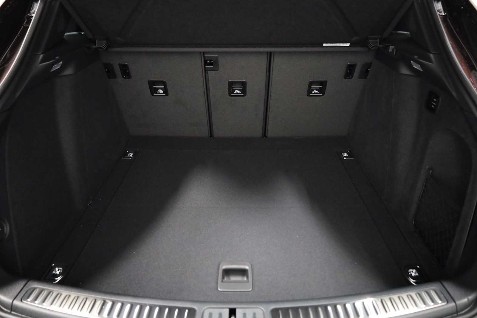 Thumbnail: 2025 Porsche Macan - 41