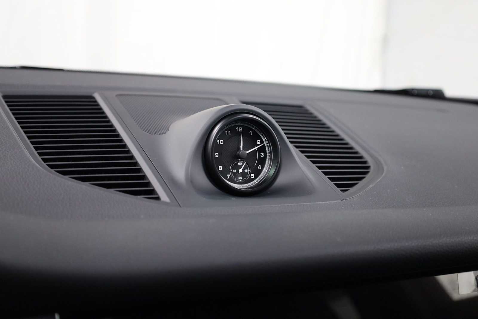 Thumbnail: 2026 Porsche Macan - 18