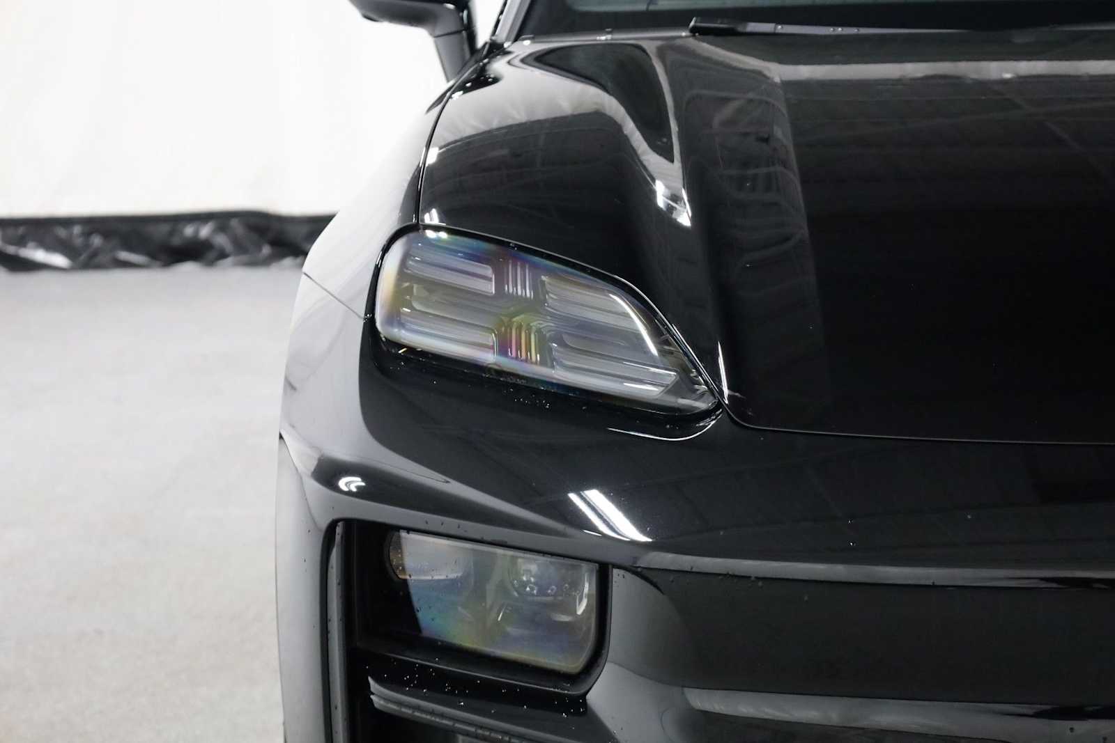 Thumbnail: 2025 Porsche Macan - 15