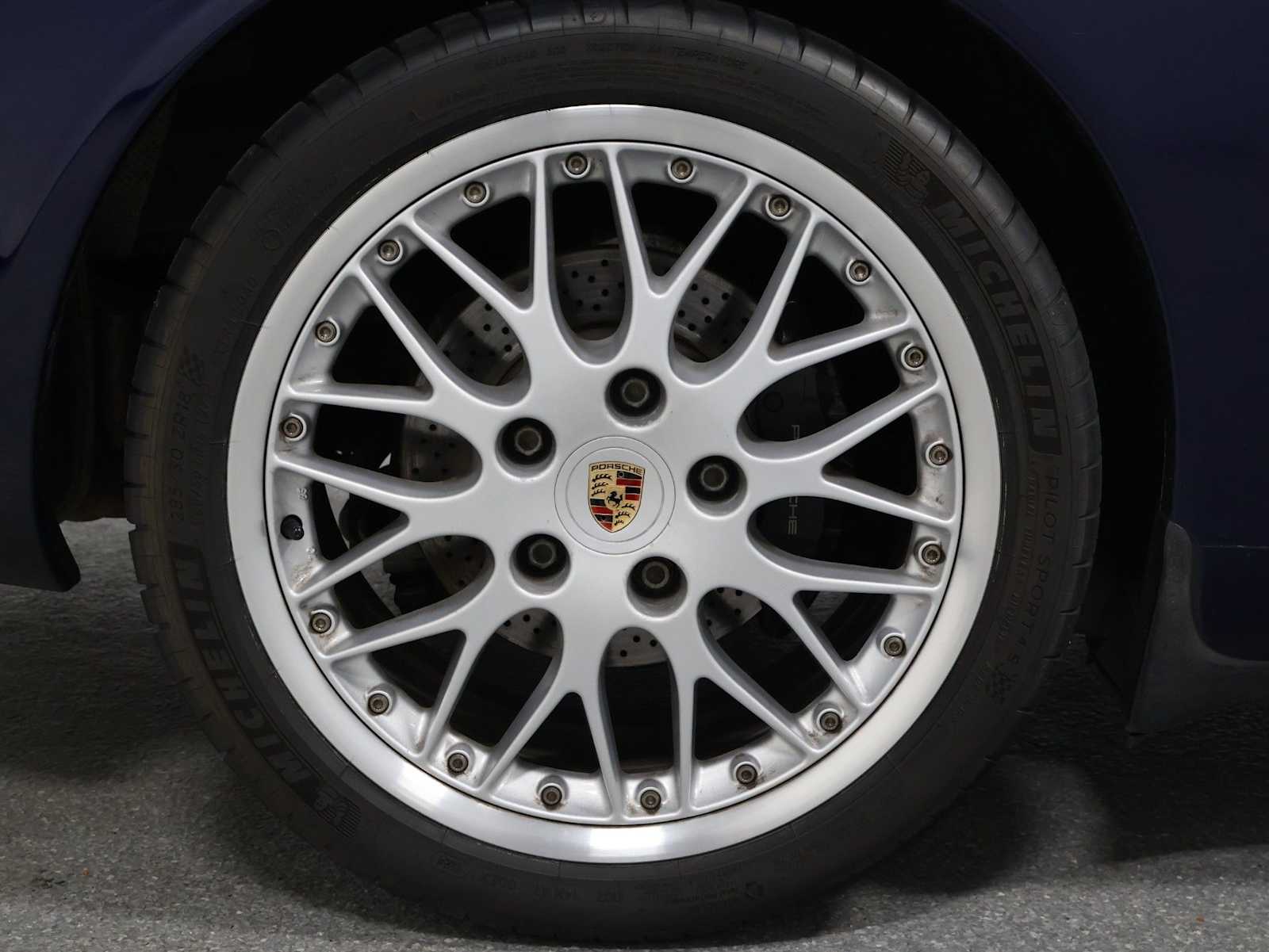 Thumbnail: 2002 Porsche 911 - 32