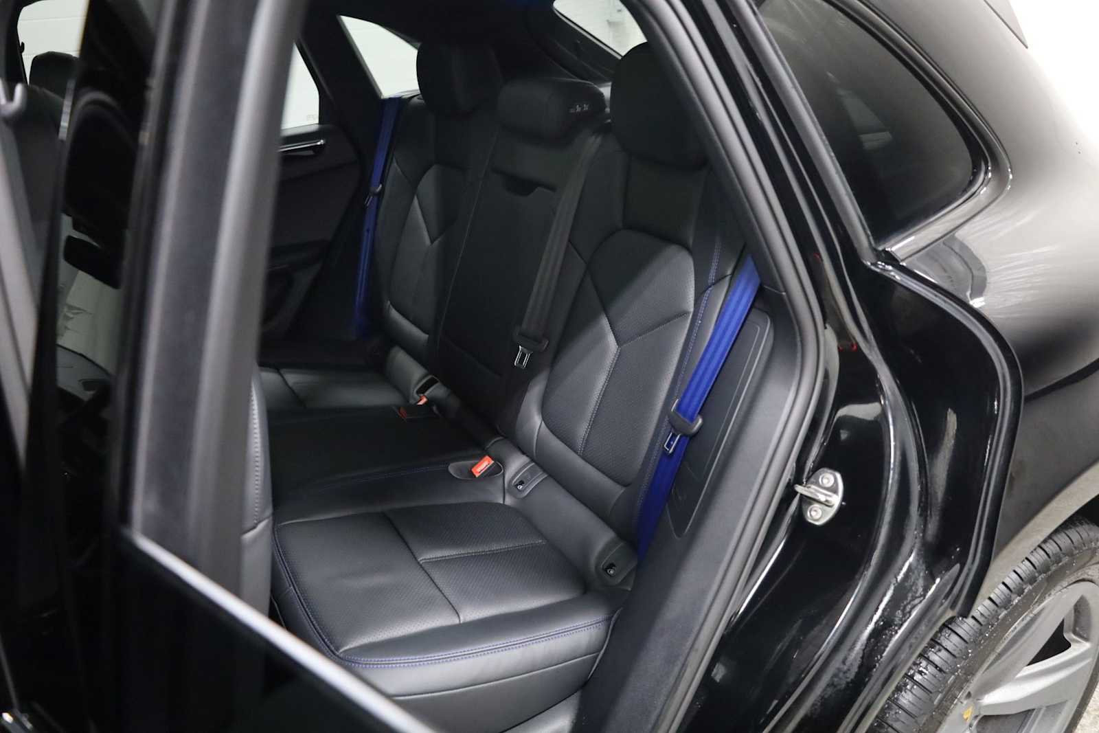 Thumbnail: 2025 Porsche Macan - 36