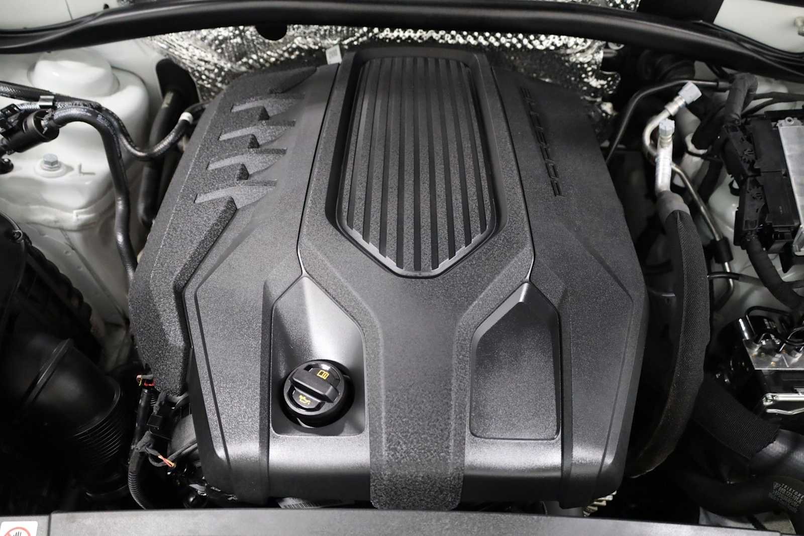 Thumbnail: 2025 Porsche Macan - 42