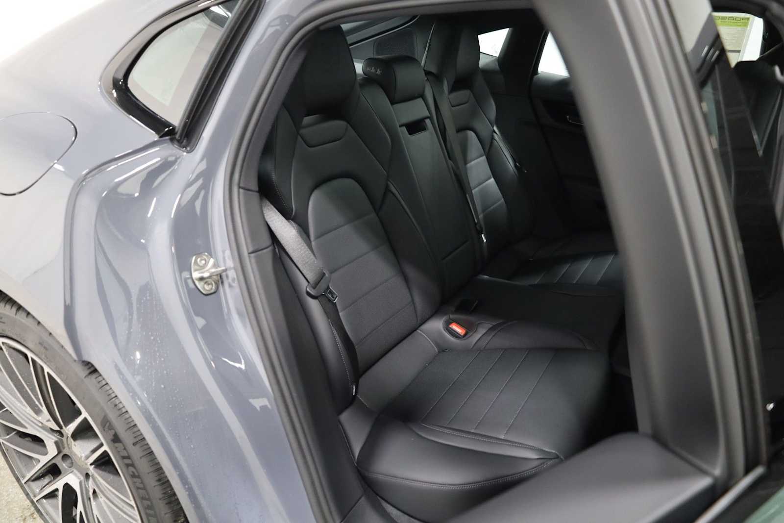 Thumbnail: 2026 Porsche Panamera - 36