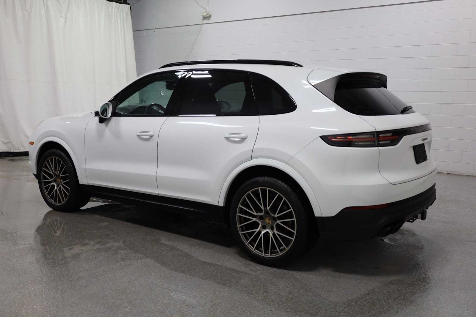 Thumbnail: 2023 Porsche Cayenne - 3