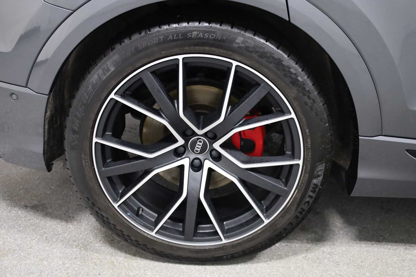 Thumbnail: 2021 Audi Q8 - 35