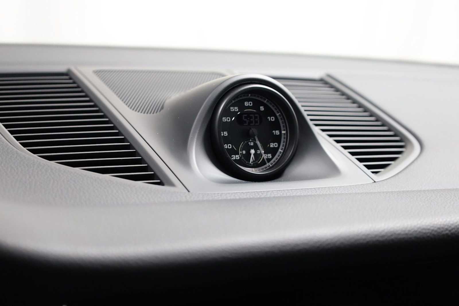 Thumbnail: 2026 Porsche Macan - 18