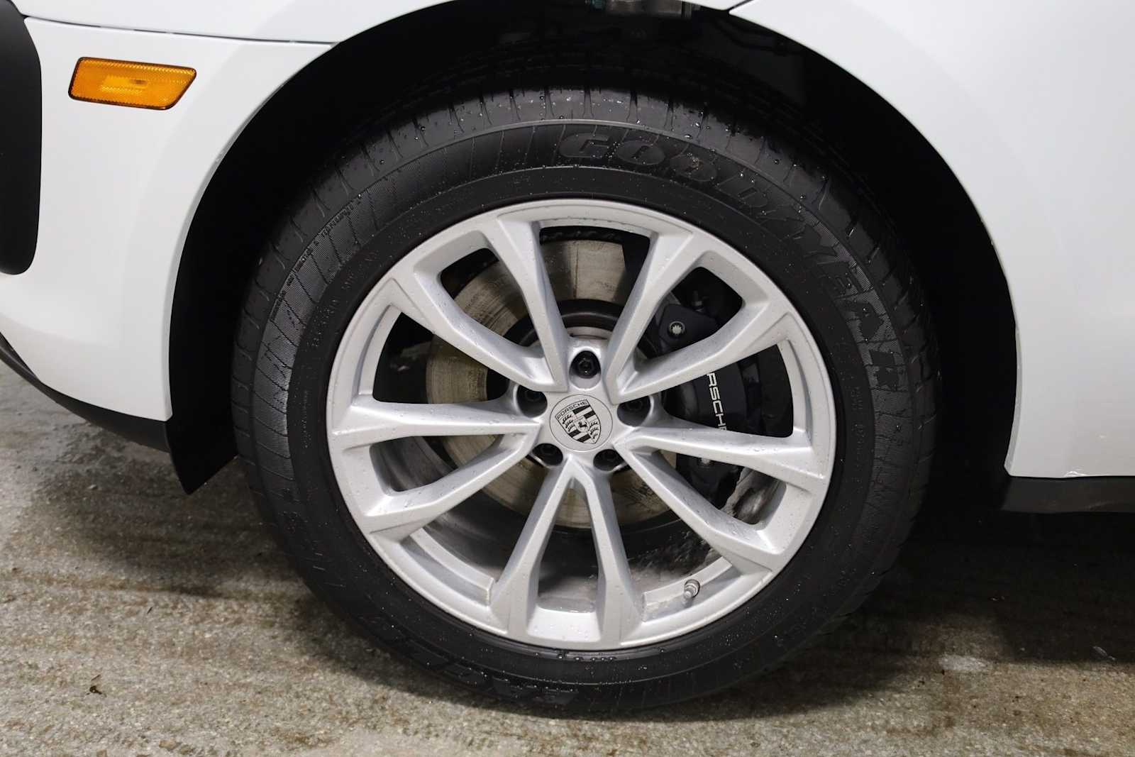 Thumbnail: 2026 Porsche Macan - 40