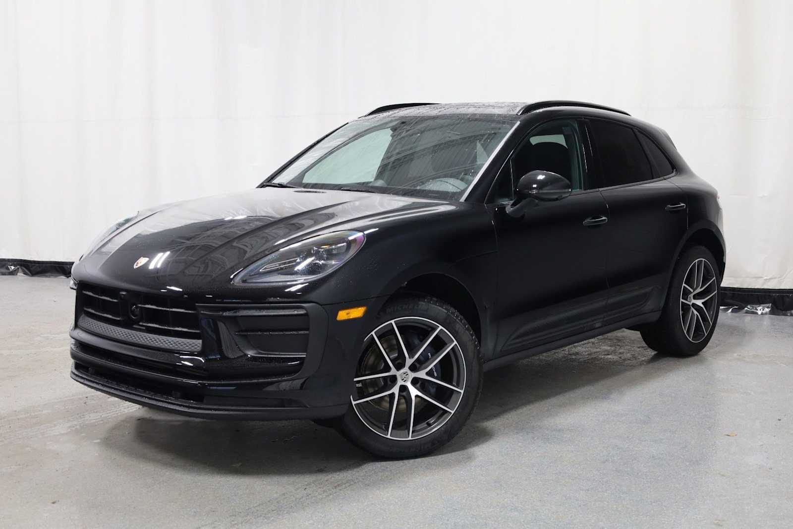 Thumbnail: 2026 Porsche Macan - 1