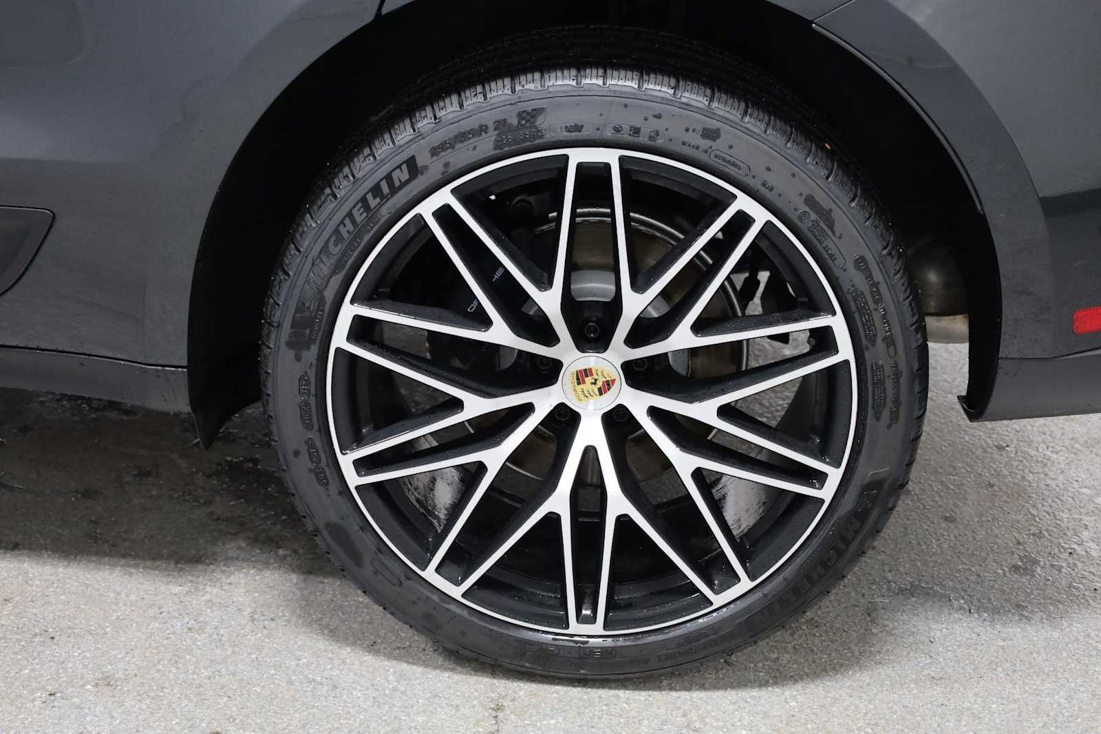 Thumbnail: 2026 Porsche Macan - 38