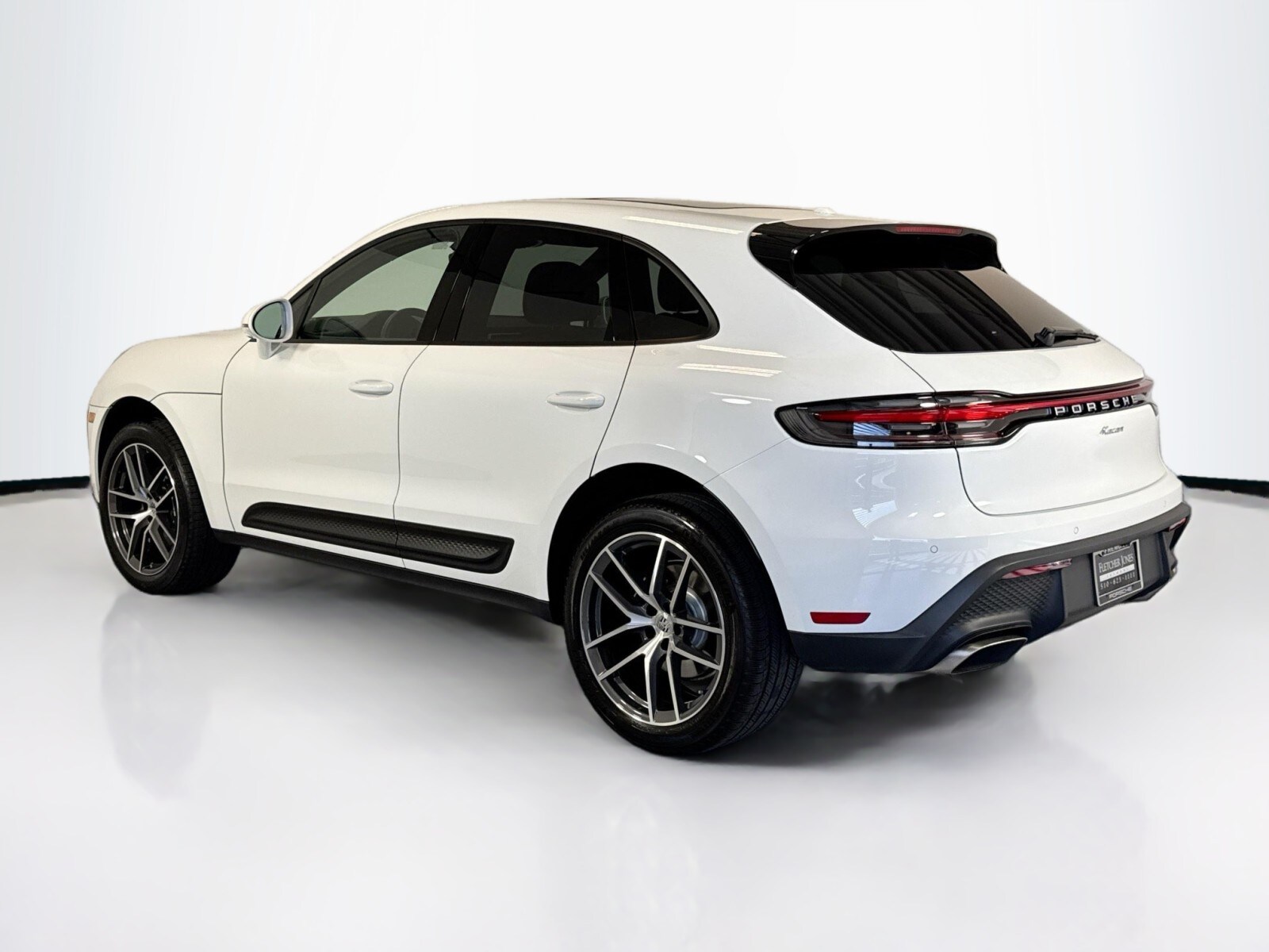 2025 Porsche Macan T photo 3