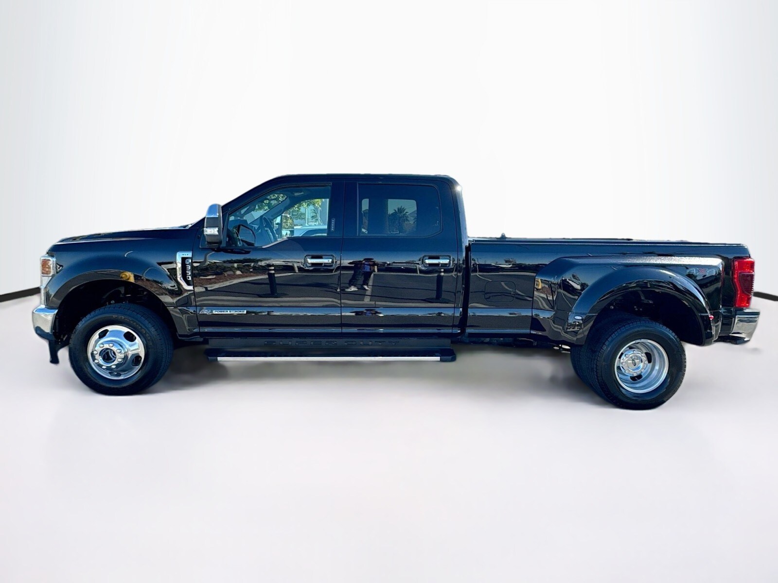 2022 Ford F-350 XLT photo 2