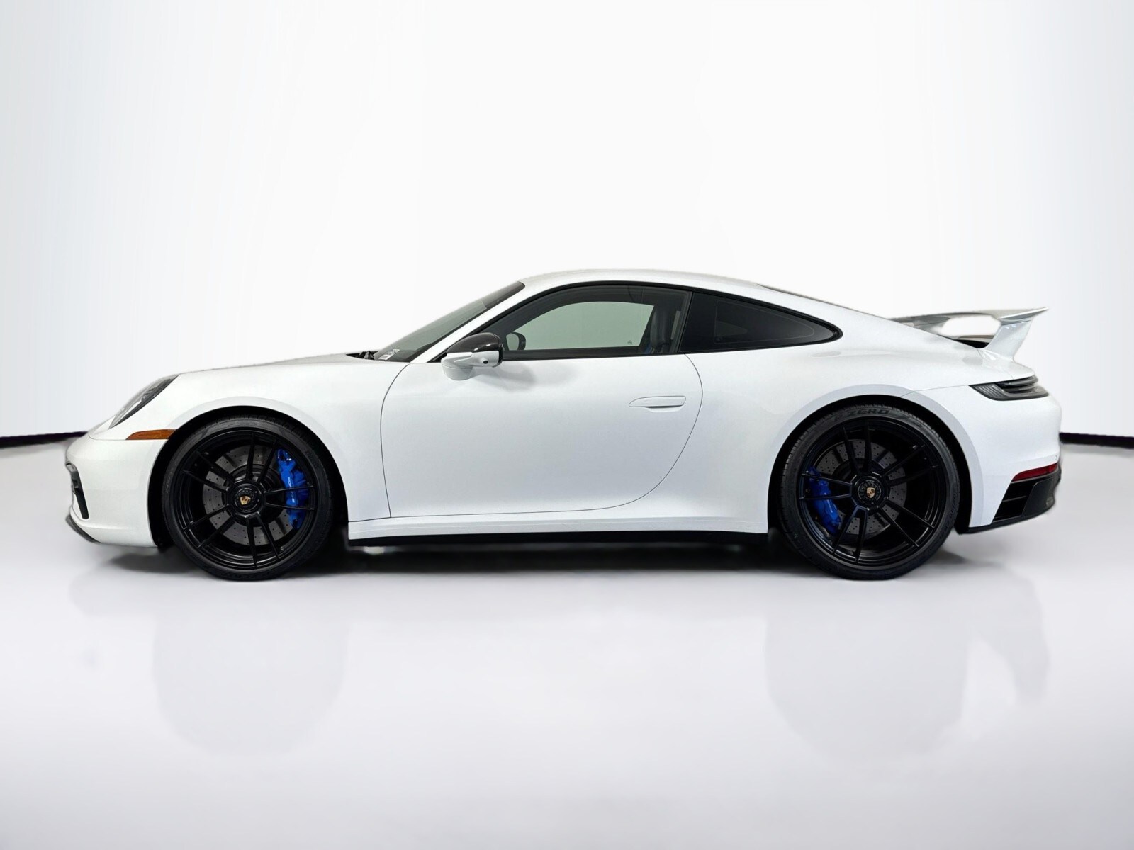2024 Porsche 911 GTS photo 2