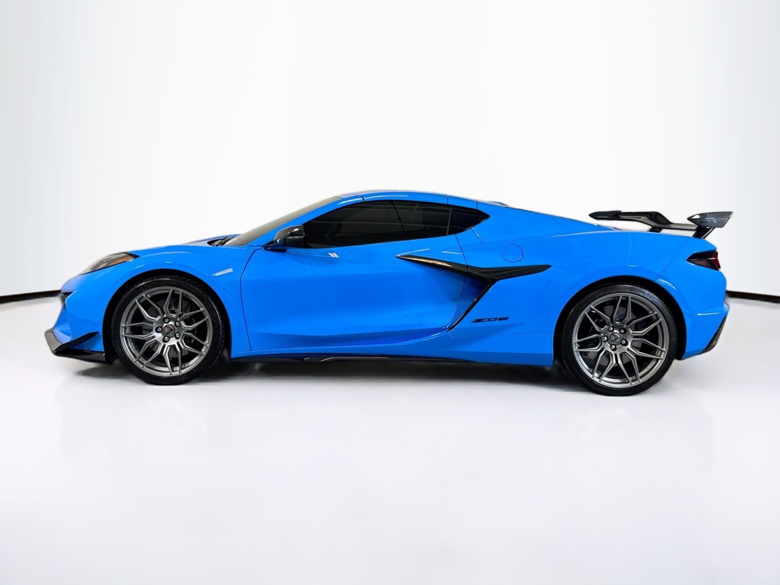 2025 Chevrolet Corvette Z06 3LZ photo 2