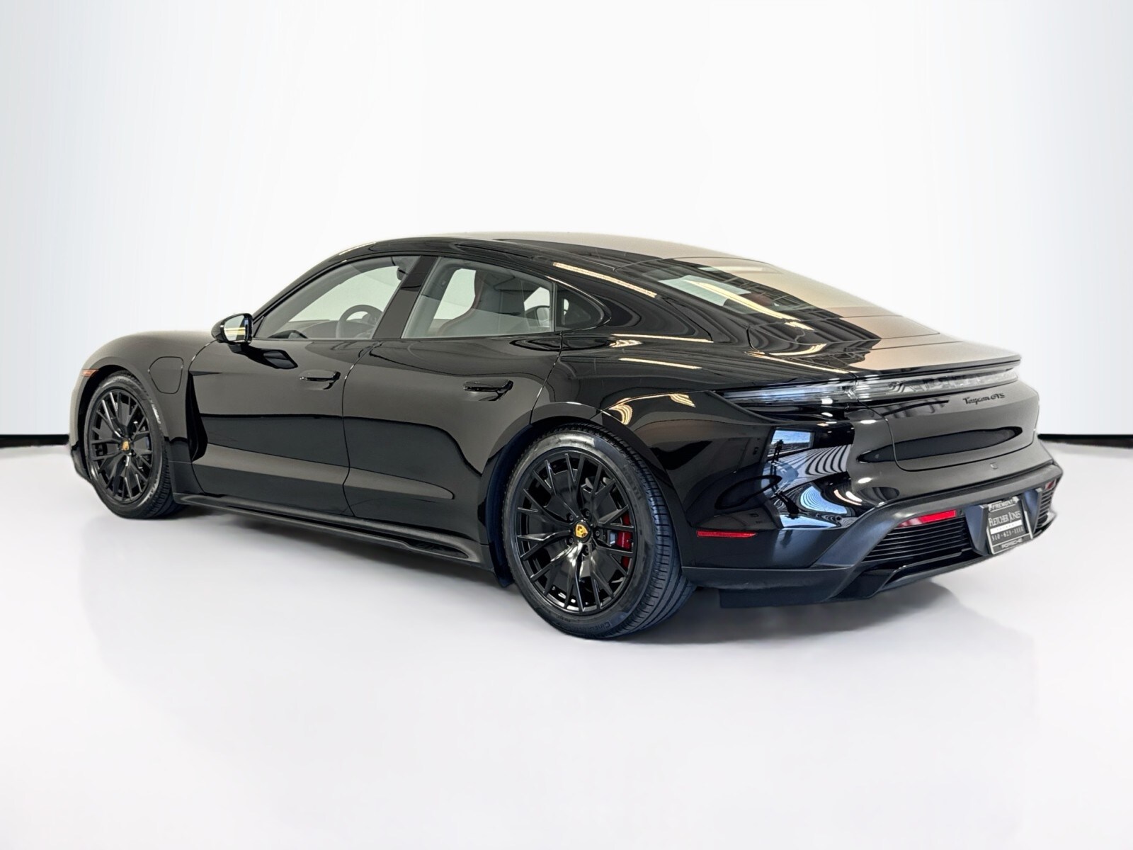 2023 Porsche Taycan GTS photo 3
