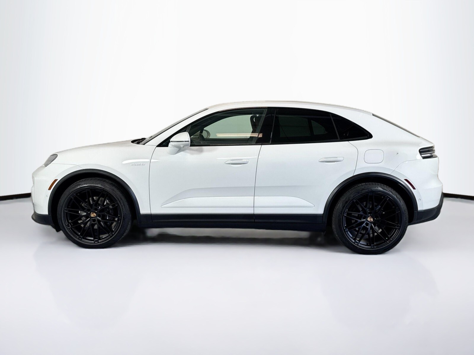 2024 Porsche Macan Electric 4 photo 2