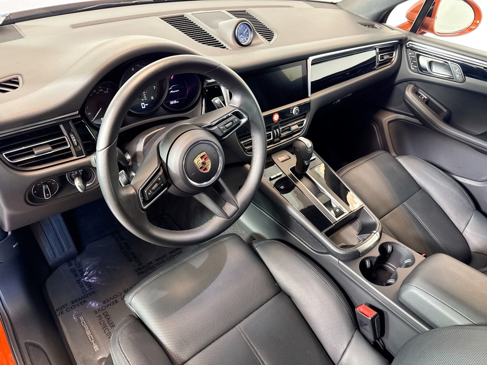 2025 Porsche Macan T photo 4