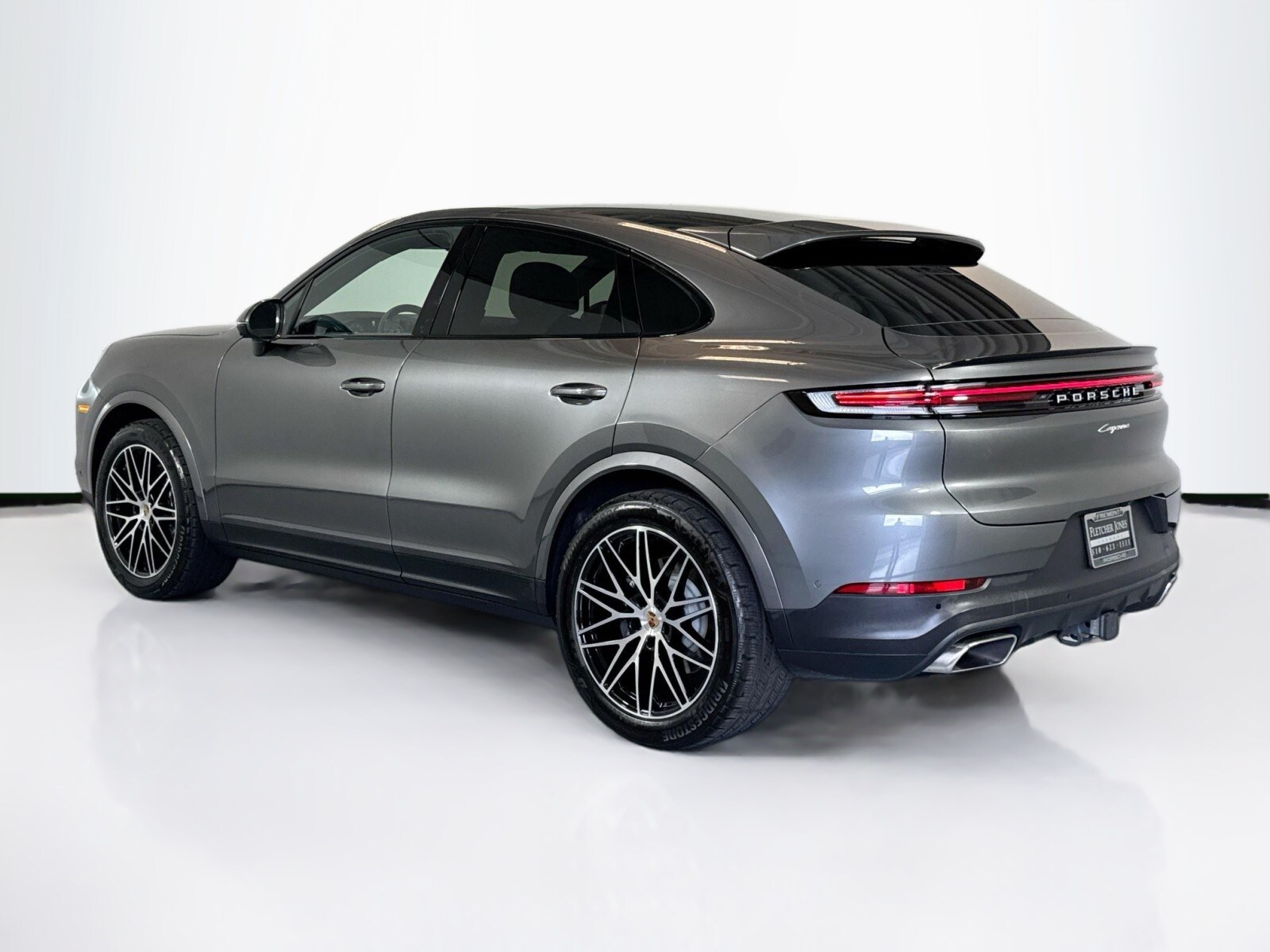 2025 Porsche Cayenne photo 2