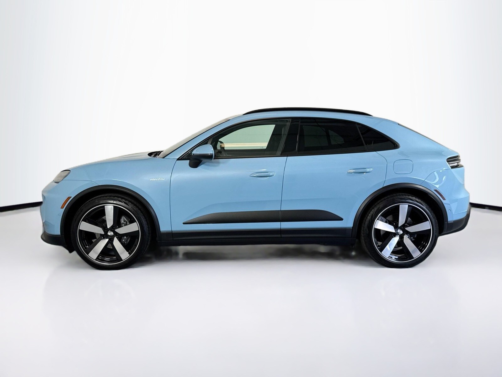 2025 Porsche Macan Electric photo 2