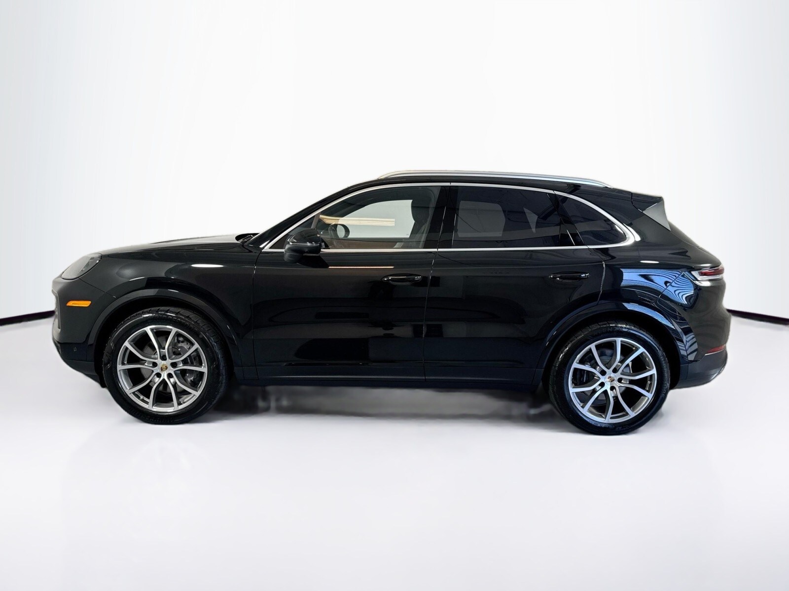 2024 Porsche Cayenne photo 2