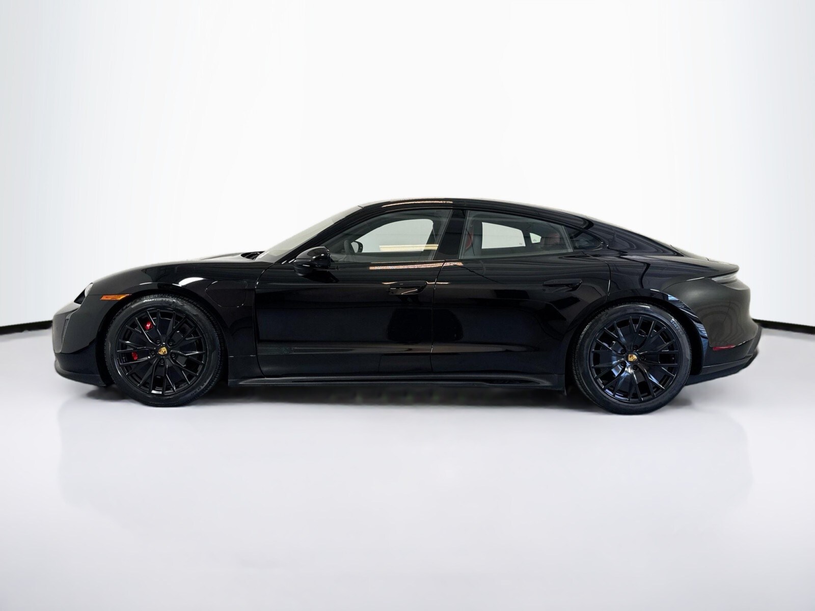 2023 Porsche Taycan GTS photo 2
