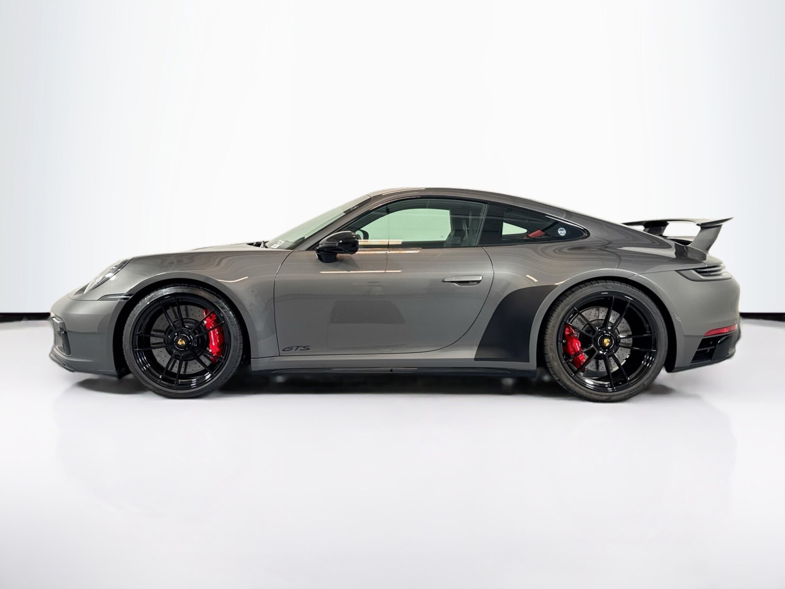 2024 Porsche 911 GTS photo 2