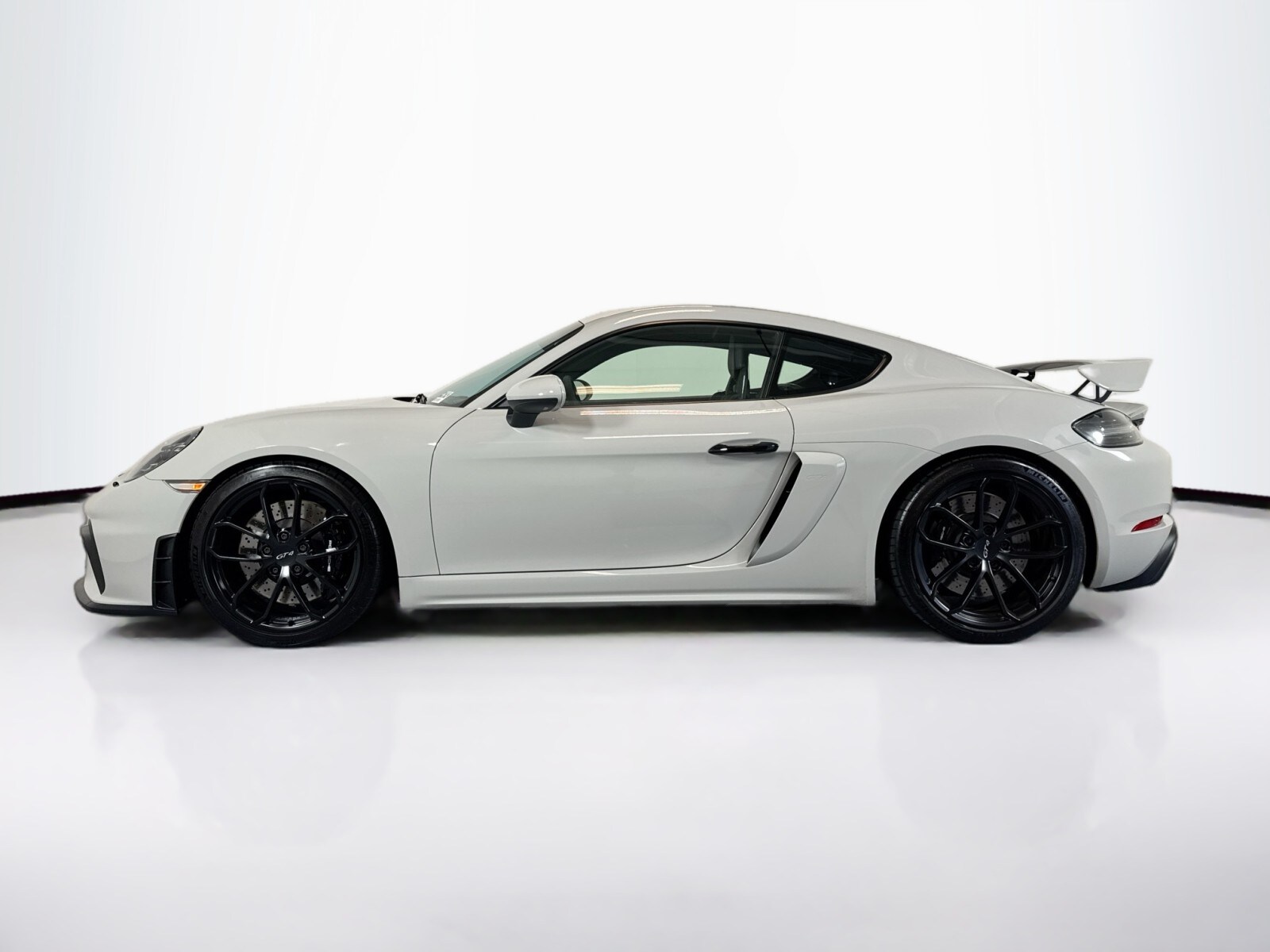 2020 Porsche Cayman GT4 photo 2