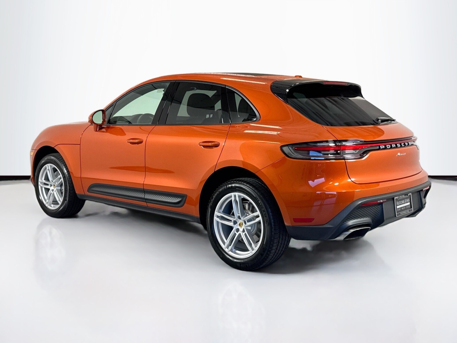 2025 Porsche Macan T photo 3