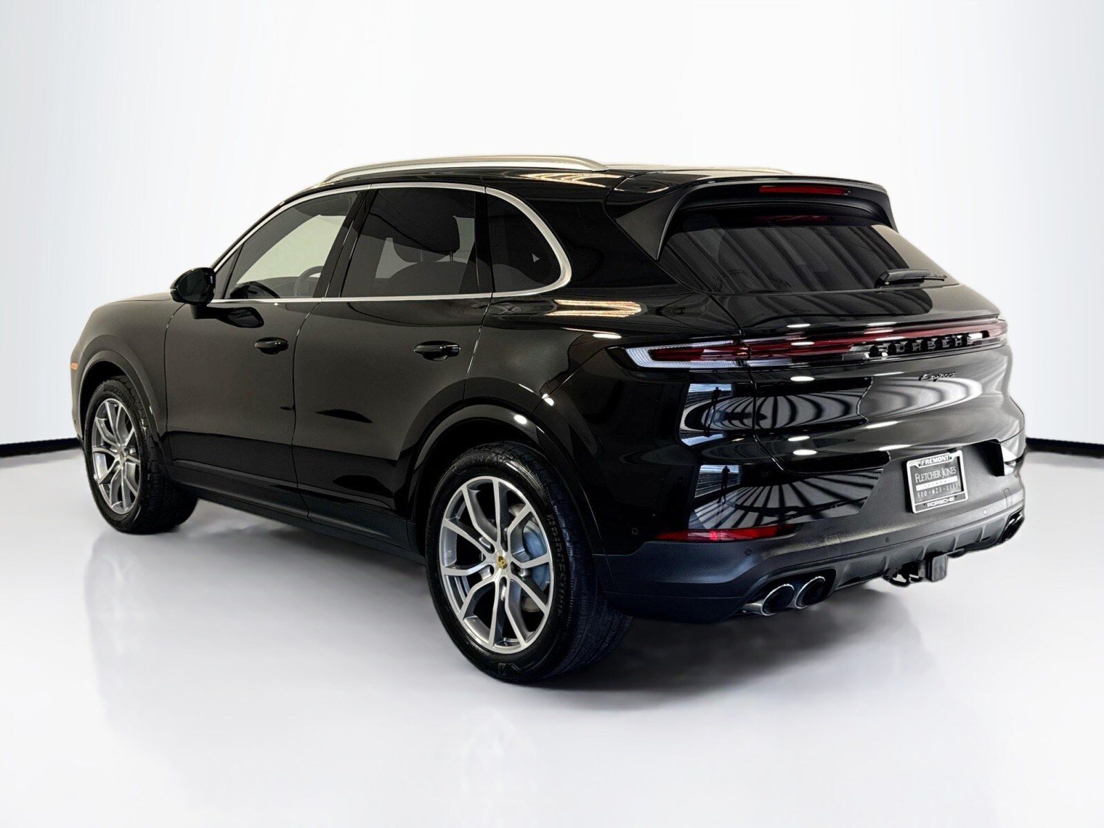 2024 Porsche Cayenne photo 3