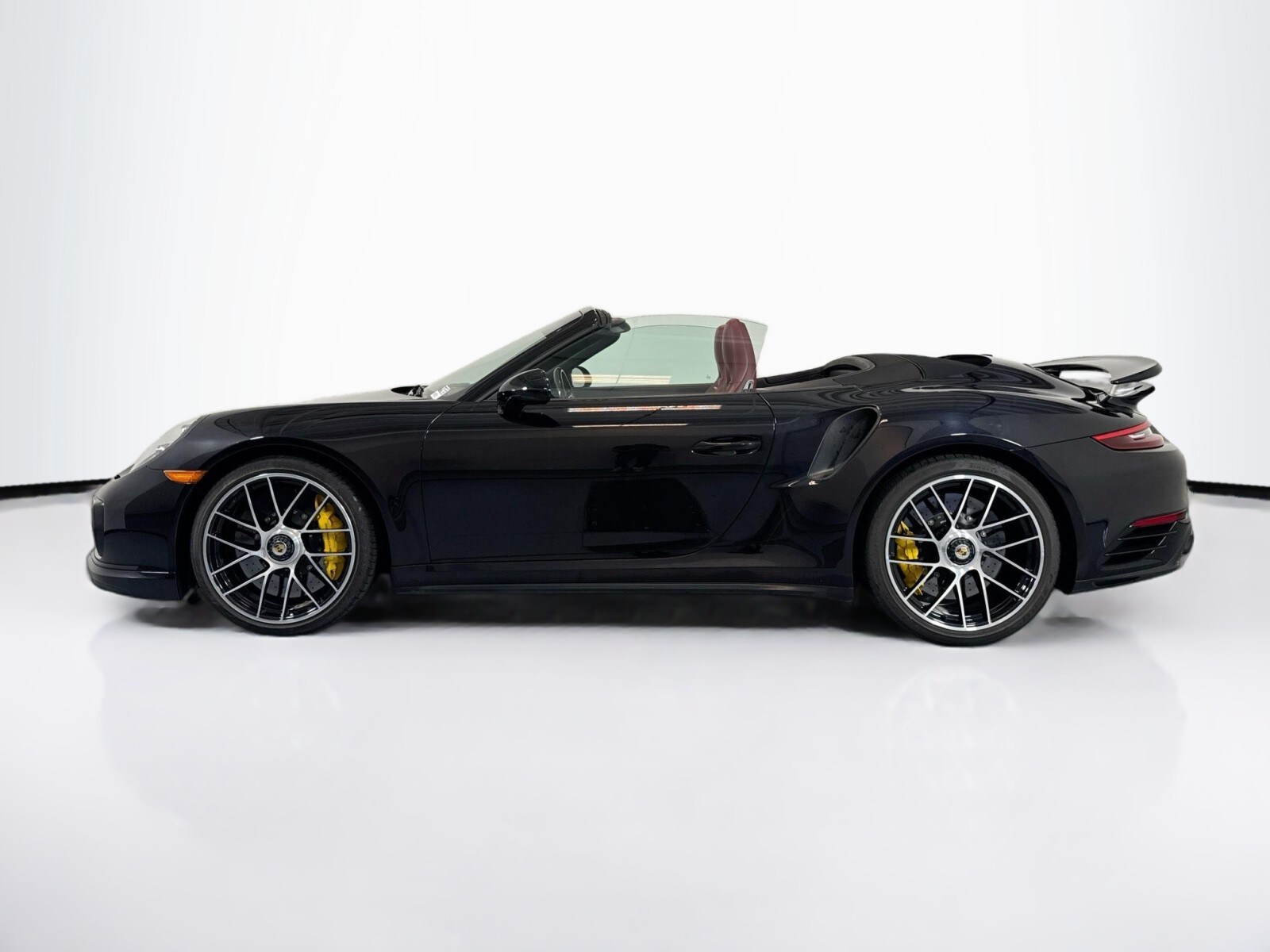 2018 Porsche 911 Turbo S photo 2