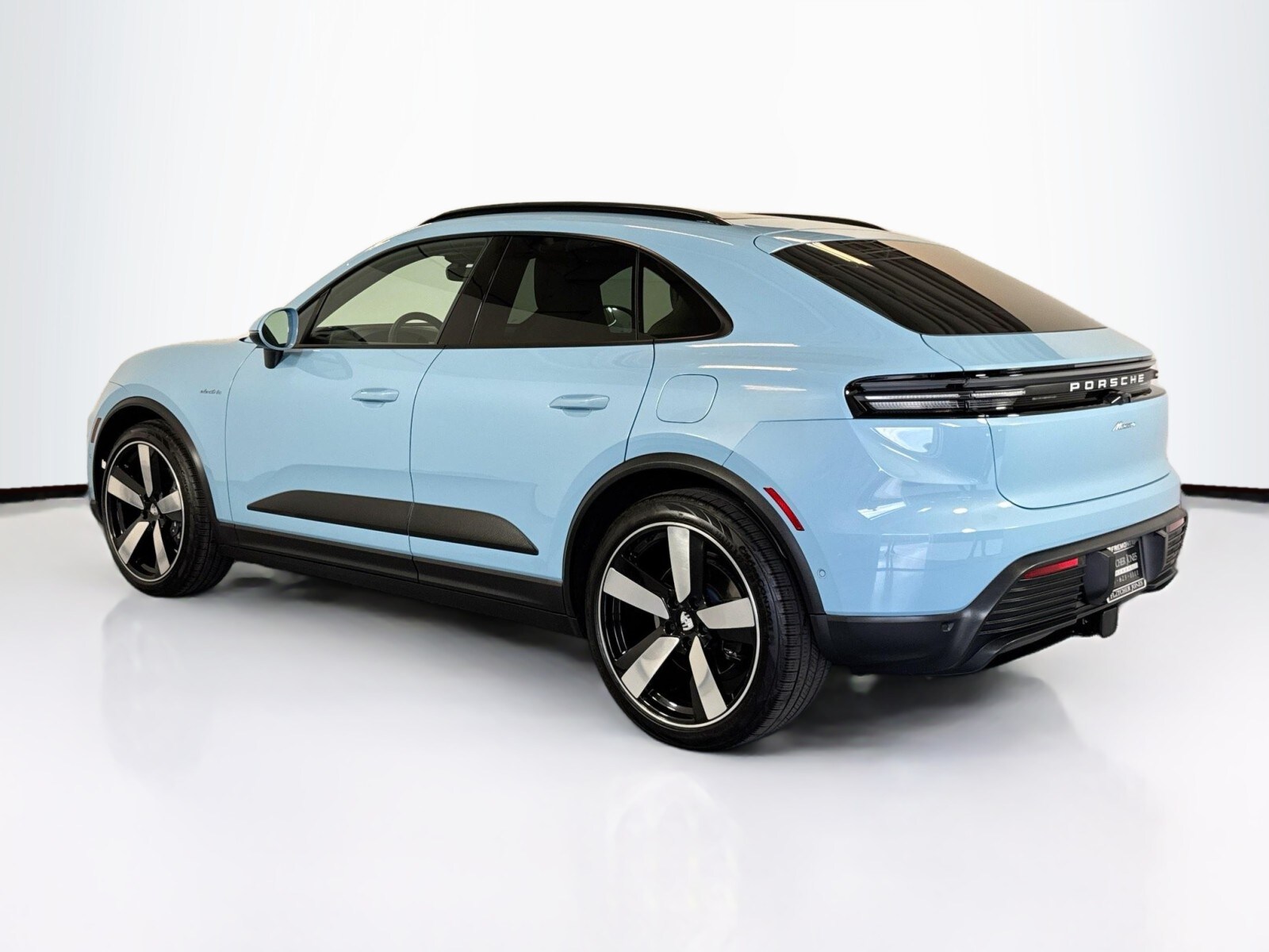 2025 Porsche Macan Electric photo 3