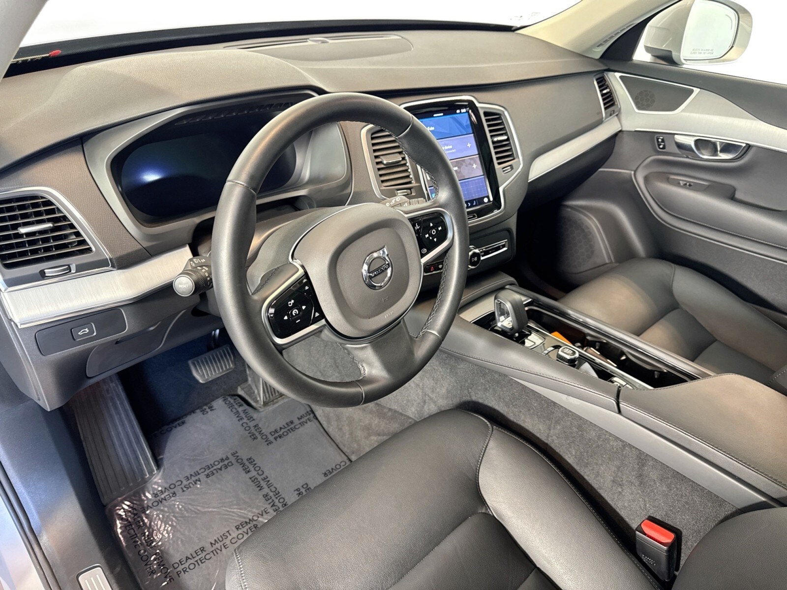 2025 Volvo XC90 Core photo 3