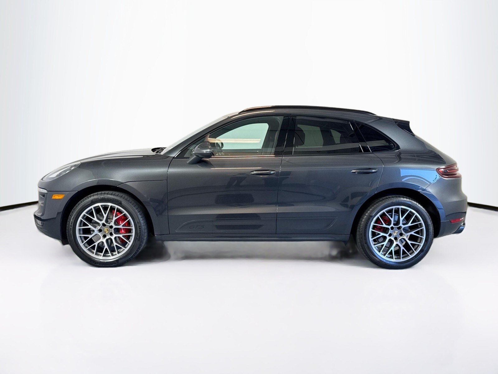 2017 Porsche Macan GTS photo 2